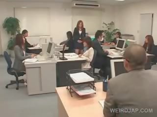 日本语 可爱 得到 拉拢 到 她的 办公室 椅子 和 性交
