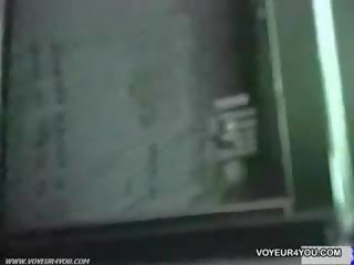Шпионин камера заснемане двойки кола порно