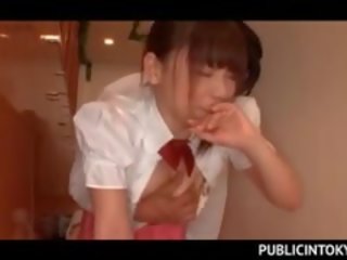 Міцний підліток японець офіціантка трахання жорсткий пеніс за в